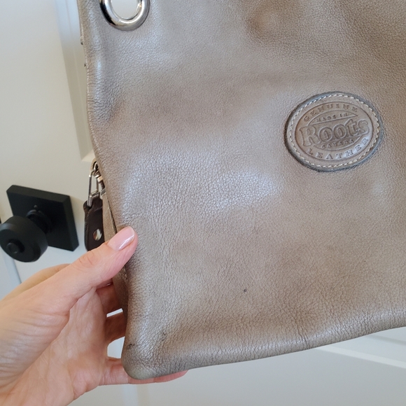 Roots Genuine Leather Village Crossbody Purse - Picture 6 of 7